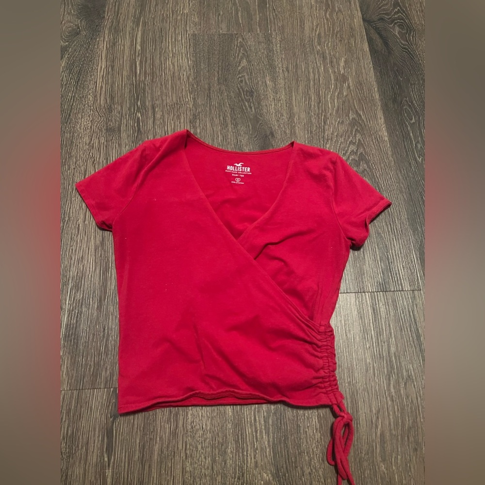 Hollister tee